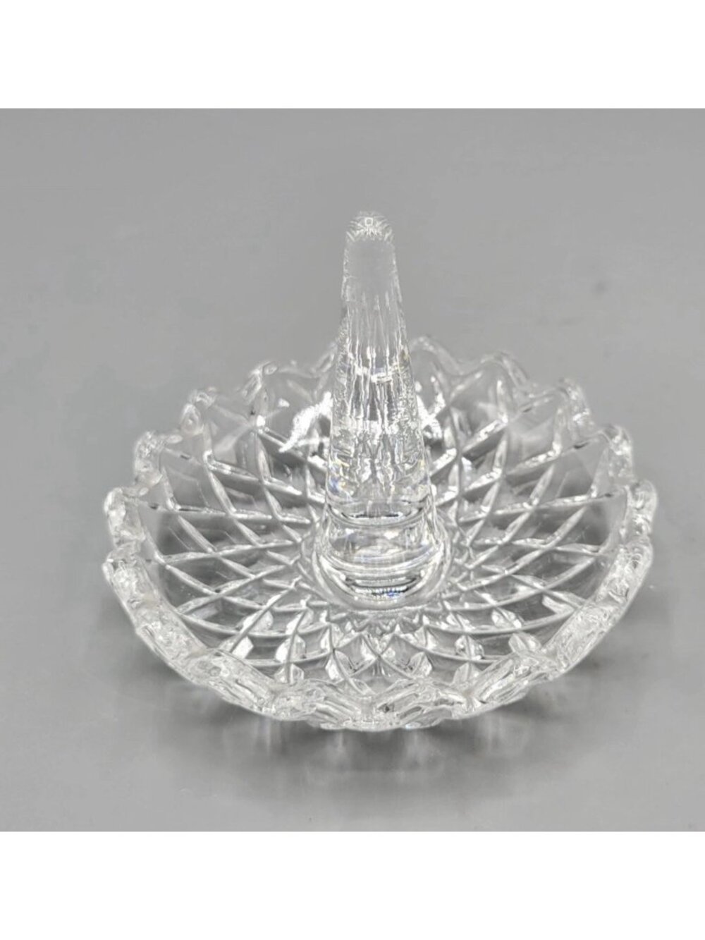 Beautiful Vintage Cut Glass Small Ring Holder Stand Display Diamond Pattern